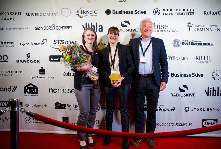 3 repræsentanter fra DEIF på den røde løber med RENT LIV-prisen